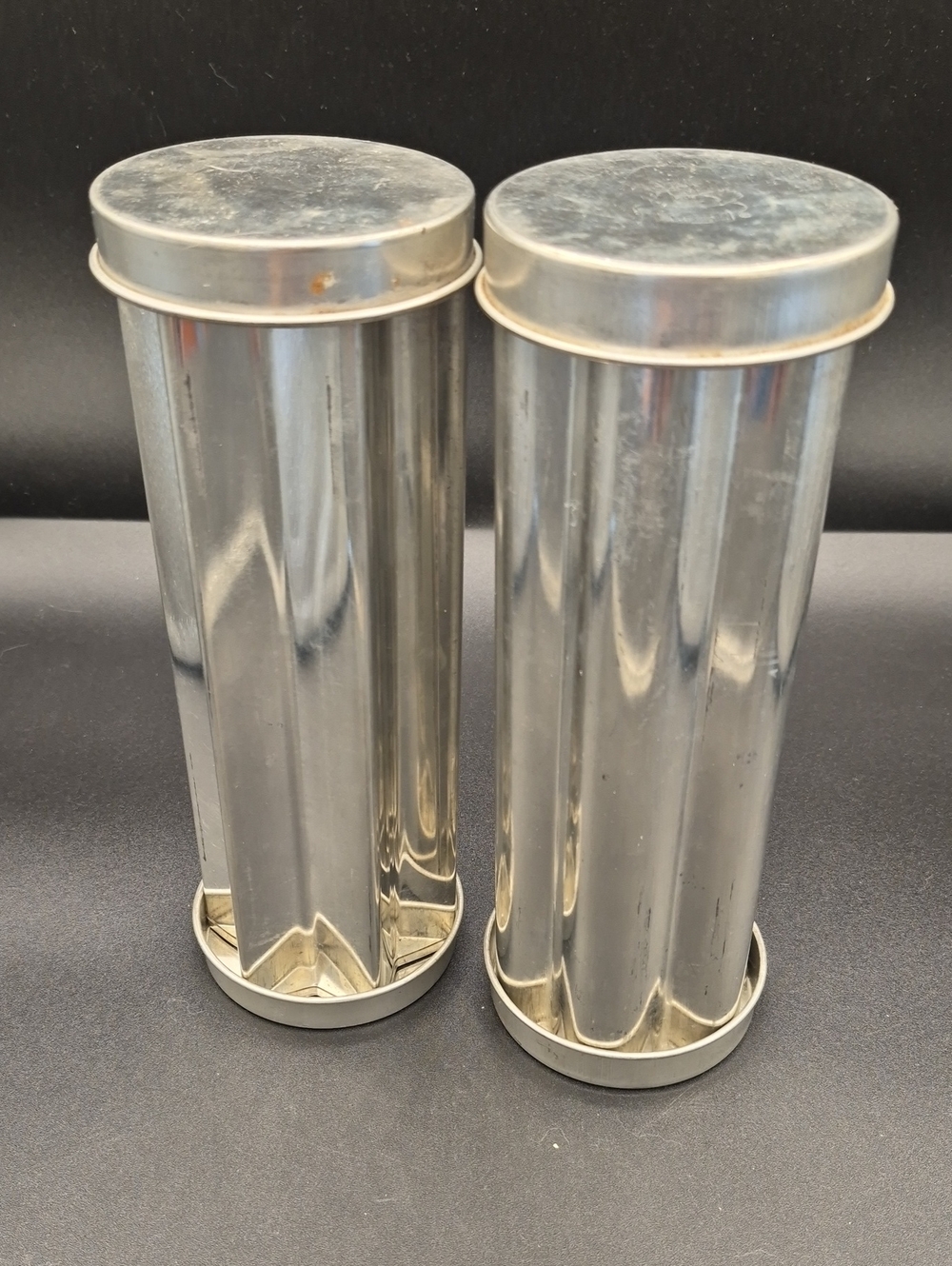 Pampered Chef Metal Bread Baking Tubes (Set of 2) Star And Flower